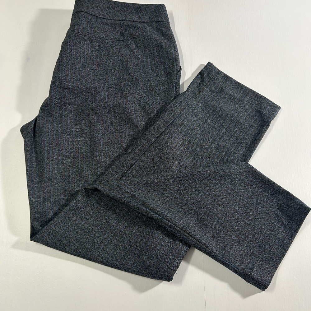 Ecru women’s size 8 classic straight leg trouser